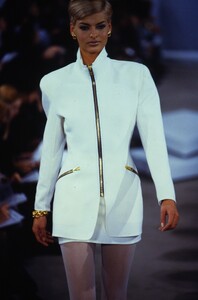 299577237_donna-karan-ss-1991(7).thumb.jpg.dd4af42d31a91e0f36c9a70403f4157c.jpg