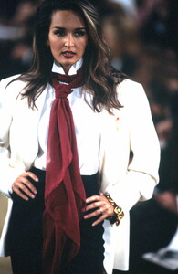 309342671_donna-karan-fw-1992(15).jpg.6481d7f811dbaea4b31d0367a1632089.jpg