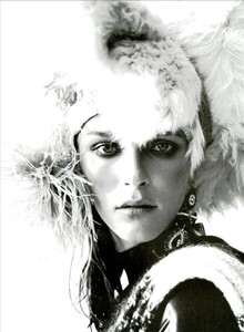 ARCHIVIO - Vogue Italia (October 2002) - Wild and wild and more - 009.jpg