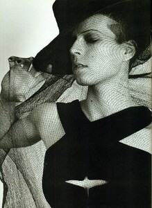 Vogue Paris (March 2001) - Body Couture - 011.jpg