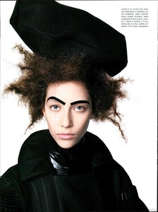 ARCHIVIO - Vogue Italia (October 2007) - In Silhouette - 005.jpg