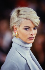 337485190_donna-karan-fw-1991(13).thumb.jpg.8e3347d0d2f82155599c0db071b58eb7.jpg