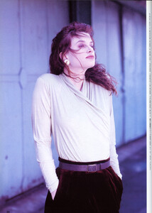 Kristen McMenamy, Marie Claire Japan, August 1988 001.jpg