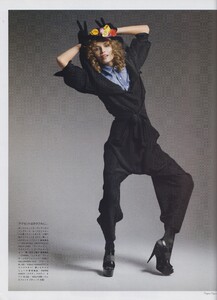 Vogue Japan (April 2007) - Color Emotions - 012.jpg