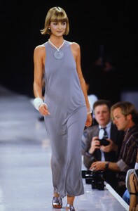 347734776_donna-karan-ss-1994(5).thumb.jpg.2fe37e6ef993a2f433ac3bb60e51b42e.jpg