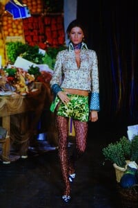 355692857_dolce-gabbana-ss-2000(21).thumb.jpg.bf9d9e61d8fcd267bc4fd3025dc258fb.jpg