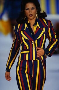 370695855_veronica-webb(5).thumb.jpg.ea68a799a318e14ce9fc2e6381b19b5e.jpg