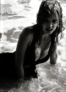 Vogue UK (June 2009) - Oceans Blue - 012.jpg