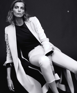 386679119_Jackson_US_Harpers_Bazaar_February_2014_04.thumb.png.36394250346630bcbab1e4ee4d9abfa8.png