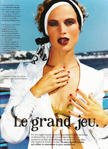 Vogue Paris (September 2003) - Le Grand Jeu - 002.jpg