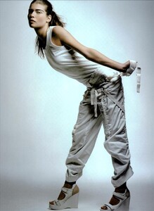 ARCHIVIO - Vogue Italia (March 2003) - The Chic Ease - 007.jpg