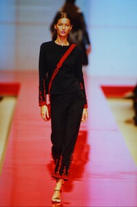 437893399_valentino-hc-fw-1999(8).thumb.jpg.de694aedb3de7b945fef014ebd0fb728.jpg