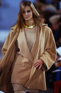 440156947_donna-karan-fw-1991(4).thumb.jpg.ee45681f09872884c644f5086cc84932.jpg