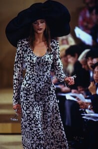 446818523_donna-karan-ss-1993(4).thumb.jpg.e6344ca9d3ddb205490b1a4f58fcdee4.jpg