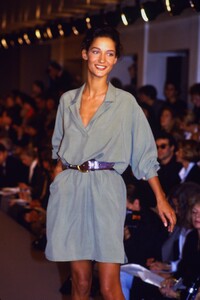 485618888_calvin-klein-ss-1990-marpessa(1).thumb.jpg.cb6517c6c3e34fecbfb9f27a6b077acc.jpg