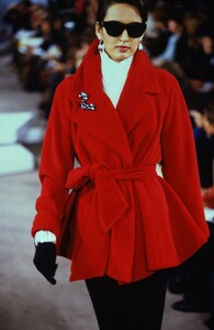 504439506_donna-karan-fw-1990(12).thumb.jpg.aa37733e37a94a852af2627a4f1f53f5.jpg