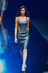 508806759_givenchy-ss-1999(21).thumb.jpg.2faa8af20d81ce08cfa68f88c3012ef7.jpg