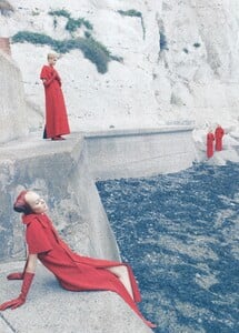 Vogue UK (December 2009) - Red Alert - 005.jpg