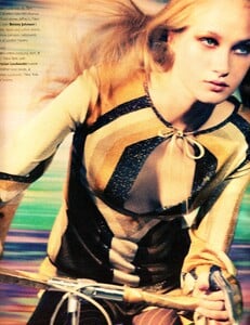 W (June 2000) - The Fashion Cycle - 007.jpg