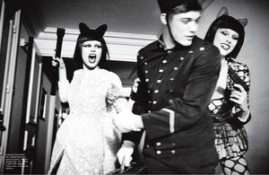 Numéro China #29 (May 2013) - Perform - 008.jpg