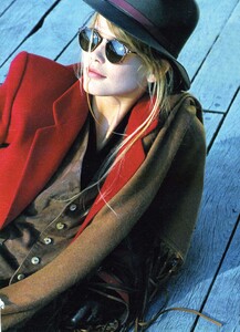 Elle France September 1988.jpg