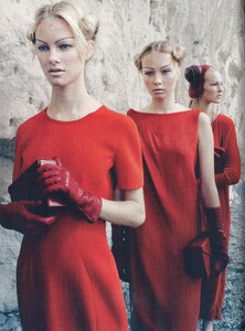 Vogue UK (December 2009) - Red Alert - 007.jpg