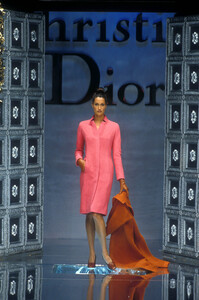 54390951_ChristianDior1996HauteCouture26.thumb.jpg.73726d1843a87b38f8a0637db61403df.jpg