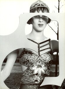 Vogue Italia (September 1997) - Eccentricità - 014.jpg