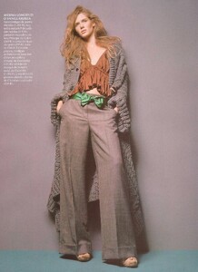 Romina Lanaro VOGUE Espana December 2004 'vuelve el cardigan' ph-Max Cardelli 008.jpg