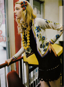 Vogue UK (February 2005) - Sunday Girl - 009.jpg