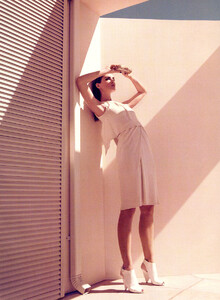 Harper's Bazaar US (May 2008) - What's White Now - 007.jpg