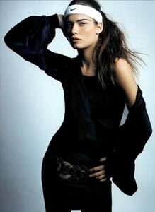 ARCHIVIO - Vogue Italia (March 2003) - The Chic Ease - 004.jpg