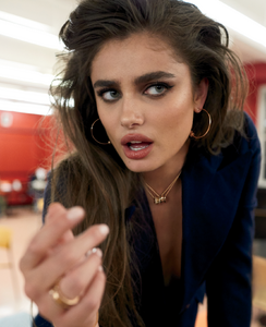 644523091_Faena_US_Harpers_Bazaar_March_2020_13.thumb.png.4b22a2d8d578a469e0525ad85d63eb5e.png