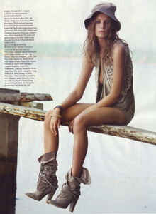 Vogue UK (June 2009) - Indian Summer - 004.jpg