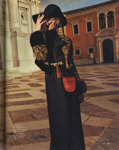 Elle Russia (November 2011) - Fanny François - 002.jpg