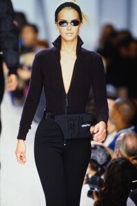 66211526_dkny-fw-1995(4).thumb.jpg.7a06dbadbf455a5dff22b639bcf2b695.jpg