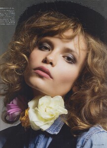 Vogue Japan (April 2007) - Color Emotions - 010.jpg
