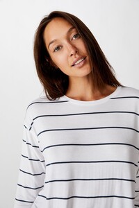 669990-03-1.jpg