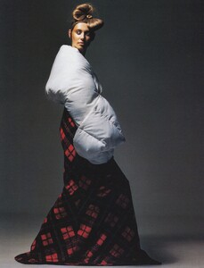 Vogue UK (September 1999) - Under Wraps - 004.jpg