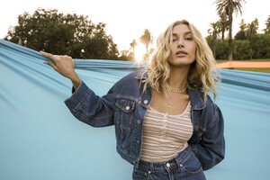 hailey-bieber-jaden-smith-levis-campaign-spring-2020 (15).jpg