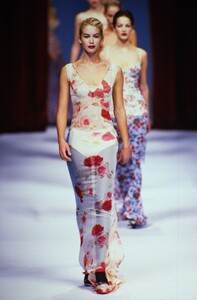 684070033_dolce-gabbana-fall-1996(18).thumb.jpg.11f7947a5ce9a9f5da25870764a24112.jpg