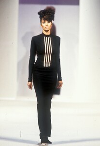 690974387_HerveLeger1994WomenRTW53.thumb.jpg.6792e682608551a2fbf22be355a462b9.jpg