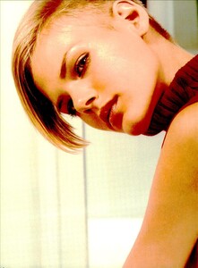 ARCHIVIO - Vogue Italia (August 2001) - Beyond The Image - 006.jpg