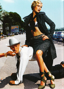 Vogue Paris (September 2003) - Le Grand Jeu - 006.jpg