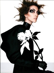 ARCHIVIO - Vogue Italia (October 2007) - In Silhouette - 008.jpg