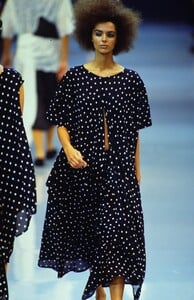 757787791_yohji-yamamoto-ss-1992(2).thumb.jpg.2f3b8c17b35035f52a623377b76b3c99.jpg