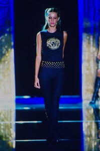 764280010_versace-hc-fw-1999(2).thumb.jpg.f62297cc9810c0b6bfaf281927146103.jpg