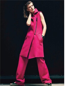 768623287_Vogue_Germany_2013_10(dragged)6.thumb.jpg.f5e6296d17f64a05acf03e1081e6073a.jpg