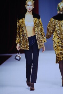 777139886_dolce-gabbana-fall-1996(3).thumb.jpg.17c215029da8b76678b4c7eeb38b43cb.jpg