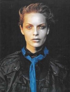 V Sept Oct 2002 ph Peter Lindbergh (7).jpg